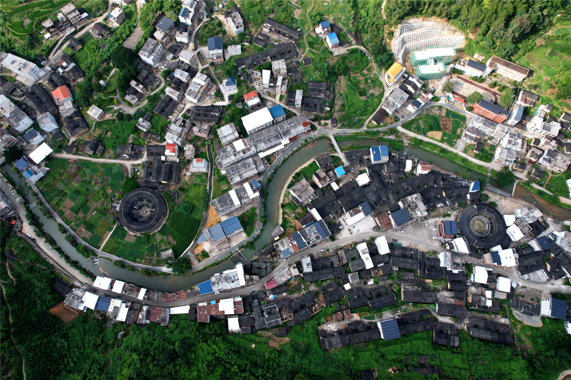 福建平和福塘村：一泓溪水画“太极”
