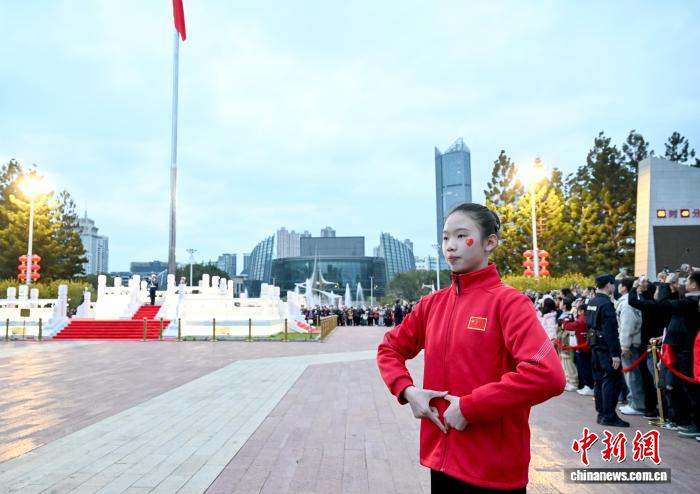 ����������ŮԪ��������ʽ�ֳ�������������