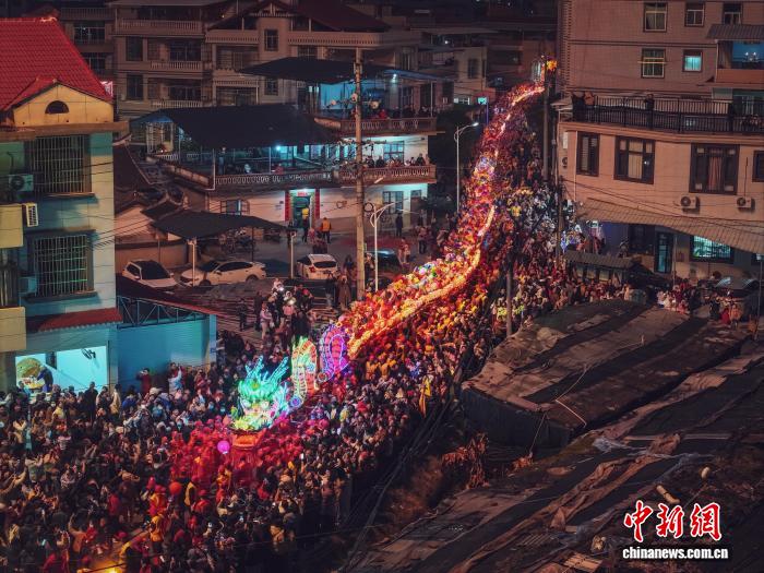 ������ƽǧ���˹��� 300�ס��������ϲӭ�����´�