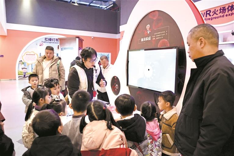 ����ӭ����������չ���ٶ�ͯ�ذ�����