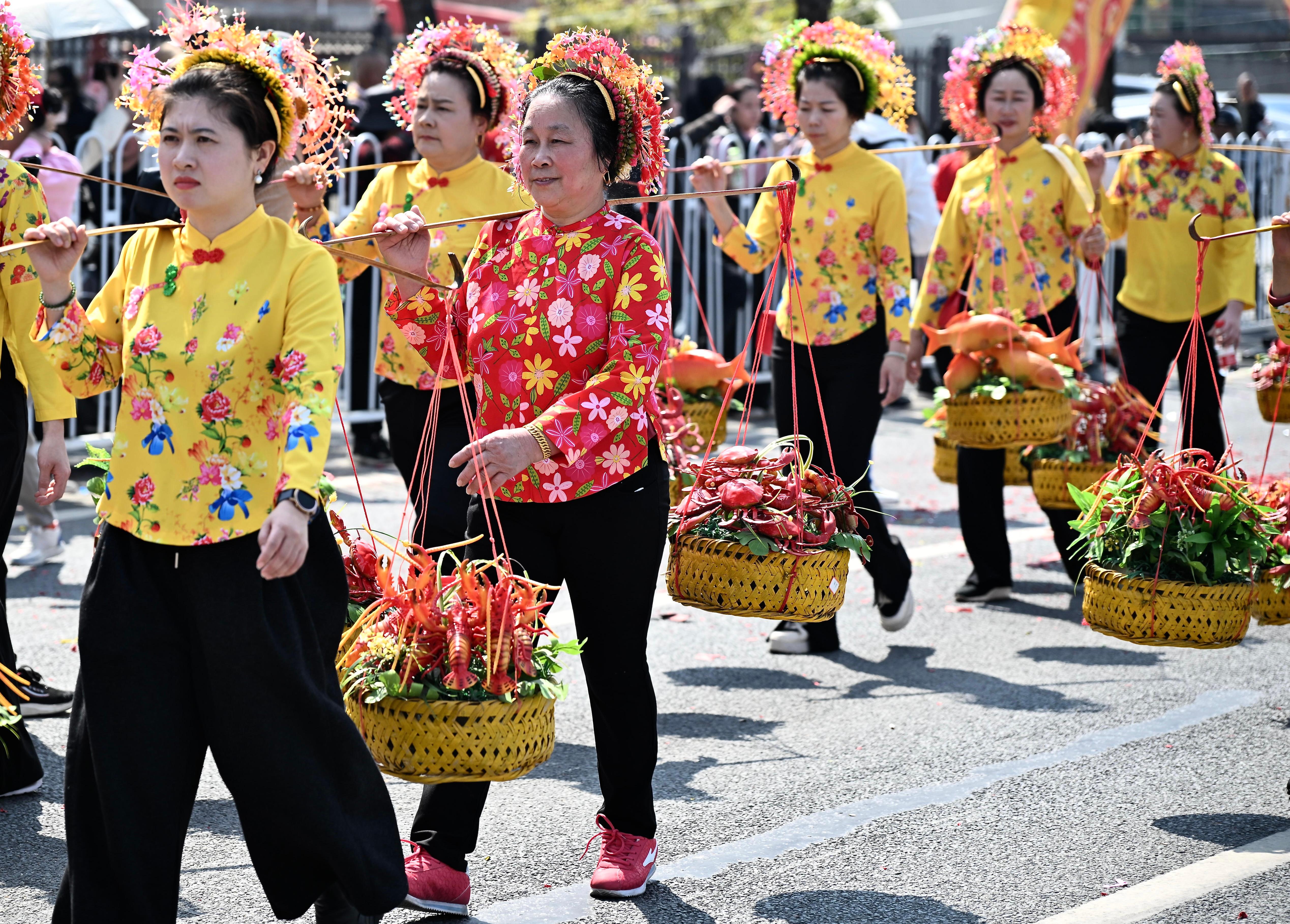 ����Ȫ���y�����桰����Ѳ���� �y��Ů���������羰�ߡ�