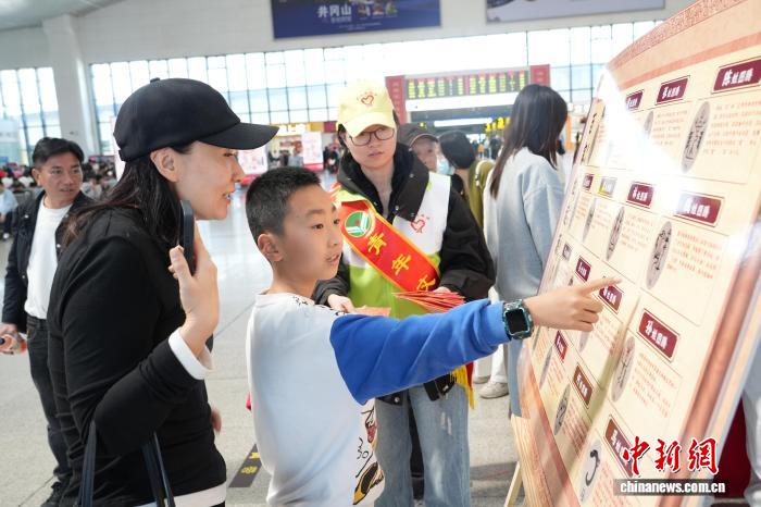 �����������ټ��ա������Ļ������ڸ��ݾٰ�