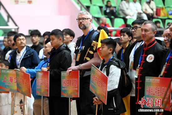 ͼΪ1122գ()ϯ2025ꡰĻʽ1995꣬16ʶ˻ȭʦԴ˿׺ȭѧϰ֮·  