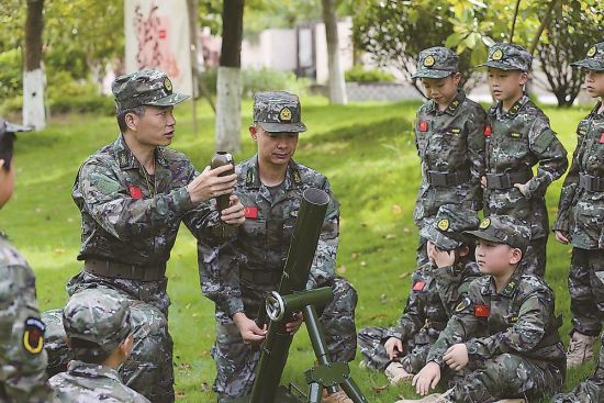 ̨̹ΪСѧԱʾȻڷ䡣ͼƬ