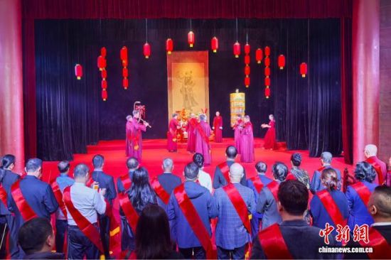 12��10�գ�������42������������۸���Ȫ�ݣ��Թ�������ɾ������������� ��� ��