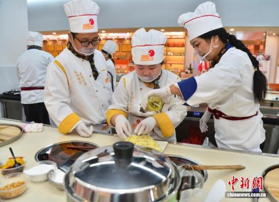 ͼΪ�ӷֳ������в�����Ա������⿲�Ʒ����������� �ű� ��