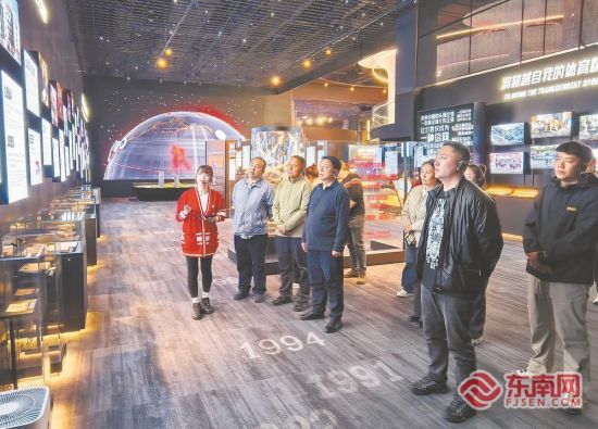 ��ѵ��ѧԱ�ڰ�̤��˾����ѧϰ��