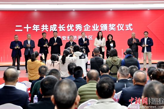 ����ͼΪ�������ˡ���ʮ�깲�ɳ�������ҵ�������������� �Ž� ��