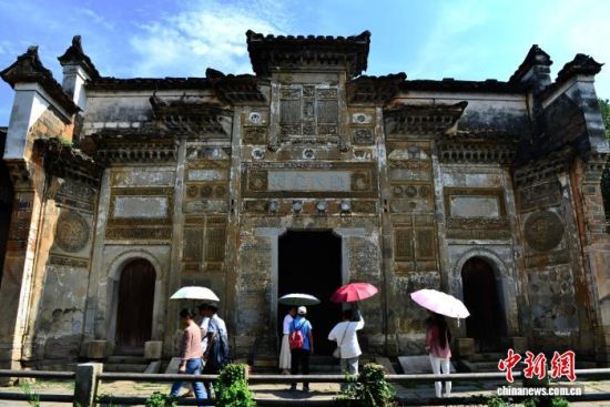 6��25�գ��οͲι۸���ʡ����ɽ����÷�����ϼ��������������� �ű� ��