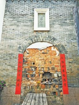 ��ɽ���ڵġ���ɽ׿������ʯ����