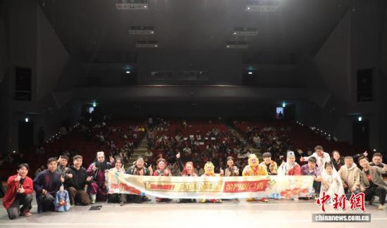 12��27�գ��ɸ���ʡ�Ļ������δٽ��ᡢ����ʡ�ݳ���ҵЭ���ѿ���רҵίԱ�Ṳͬ�߻��ġ���ϲ�ͺá�����ĩϷ��꣬�����ѿ��㡱��ڽ��������Ļ������ѿ�������д��復�硢���Ͻ��š�����ľżϷ���߼�Ϸ�ȴ�ͳ������ʽ��Ϊ���Ź��ڴ����������Ϸ������������������չ�ݡ���������� ����� ��