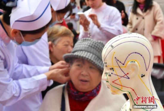 12��27�գ������ڷ�ҩ���Ʒ�������������ҽ��ͳ�Ʒ������������ �ű� ��