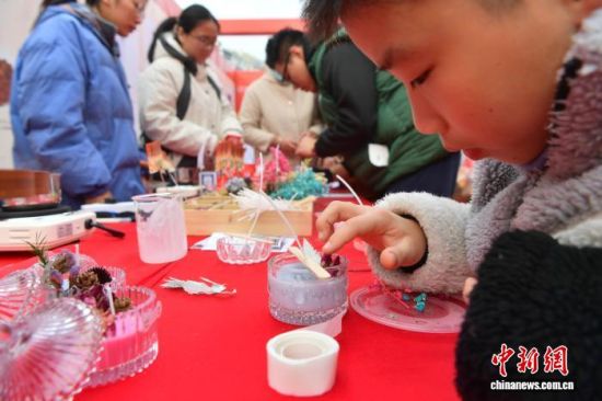 12��27�գ�С�����ڻ������������ҩ��޹������������� �ű� ��