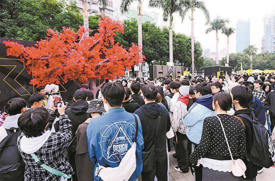 �����ڡ�������Ը����ǰ�ŶӴ򿨡�