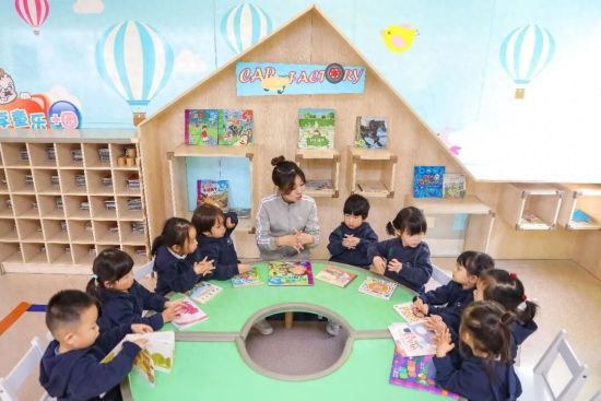 2025��11��4�գ���ɽ���ൺ���ǿƼ�ѧԺ�����������ģ���ʦ����С�����Ķ��汾���¡������緢 ��ӥ ��