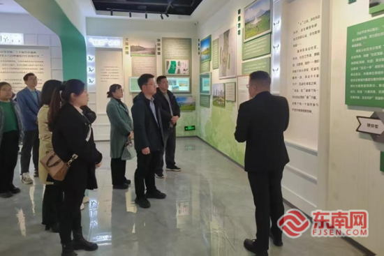 024��12��13�գ�����ɭ����ǰ���췻���Ͻ�ɽ����������ֵ������������ι�ѧϰ ��Ф�ֵ����´���ͼ