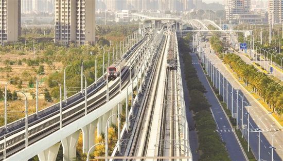 ����3����˫ӵ�ź�4���ߡ�����������˫��վ���ᡣ������ ������ �㣩