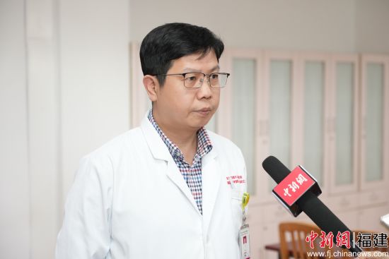 ��������ҽ�ƴ�ѧ������һҽԺ�ۿ����ĸ�����ҽʦ֣ѧ���ڽ��ܲɷá��ƻ�����