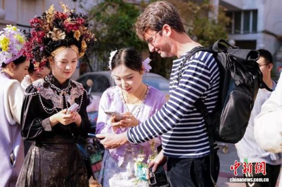 1��18����19�գ�21λŷ������ý���벩��̽�������Ų����и���Ȫ�ݡ�Ȫ�����Ļ��������ξֹ�ͼ