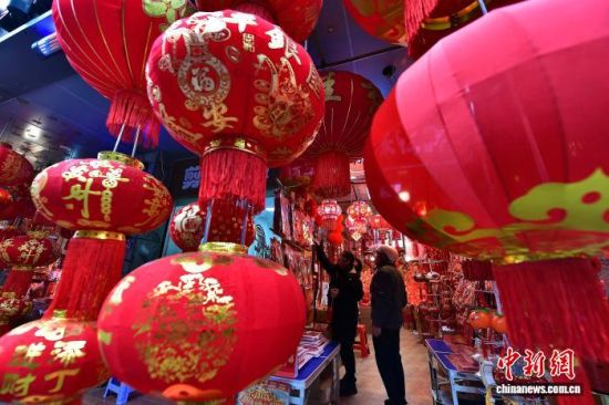 1��25�գ����괺���ٽ������ݽ�ͷ���̵��´���Ʒ�������£���������ǰ���ɹ������յķ�ΧԽ��ԽŨ����������� �ű� ��