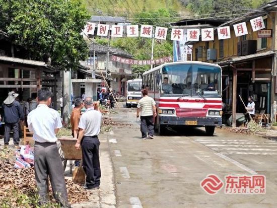 Ӱ�Ӿ硶С�Ǵ��¡��ڳ�̶������ȡ��