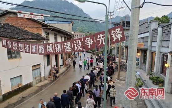 ��̶������ڵȴ���Ϸ