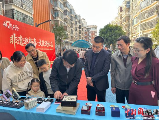 ����ͼΪ����չ������������������˱�ӡ���Ĵ���Ʒ��