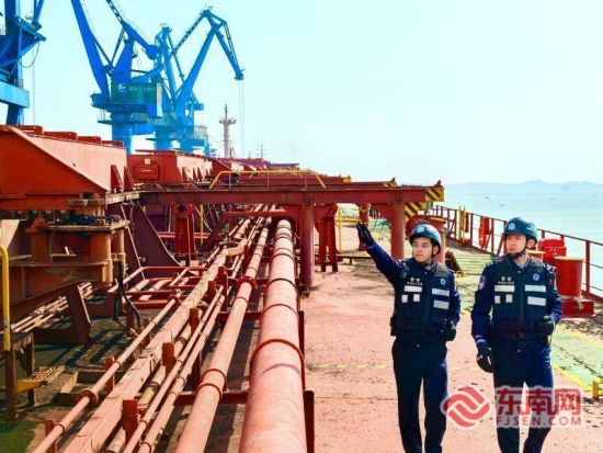 �������ж������������߼�վ�����������໤������������Դ�����ڸ۰�ȫ������־ �㣩