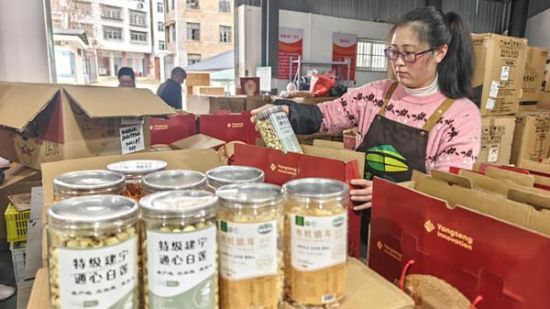 ������ɫũ��Ʒ������з�װ�ֳ���