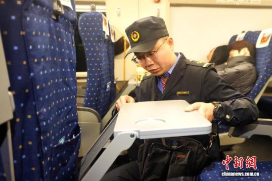 �泵��еʦ�򿭻����ڰ����ÿ�ά��С���塣���ų�ΰ ��