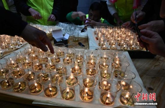 ͼΪ2��20��������������׼������ʹ�õ��͵ƣ�ÿ��������99յ���𡣡����������� �ű� ��