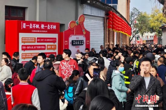 ͼΪ�ο�����ʯ�ʾӹ㳡���¡��¾��ߡ���ť���ﾴ�⡣��������� ������ ��