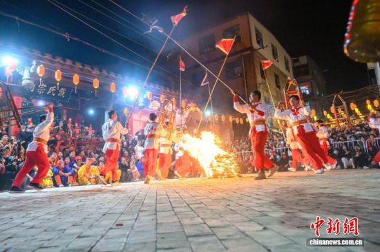 2��21����������ʡ��������������ھ��а��ؽ�������Ԫ������������ؽ�������Ԫ��������������500������ʷ������ź����м��������Ƕ�������������Ρ�ͼΪ���ڰ��ؽ����������緢 ��� ��