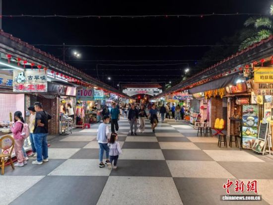 2��21�գ��������ҹ�ж����Ź��ʹ۹�ҹ�е����ɵ��ϣ�ֻ�������ο��߶�����·������������������š���������� ����� ��