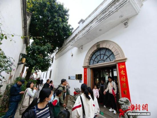 2��23�գ����ڼ��ڣ�λ�ڸ��������������ʯ���ӵء��ѩɽ����ӭ�����ﲻ���Ĳι��ߡ���������� �ű� ��