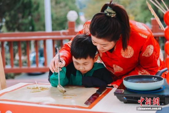 ͼΪС���������ǻ����������ŷ� ��