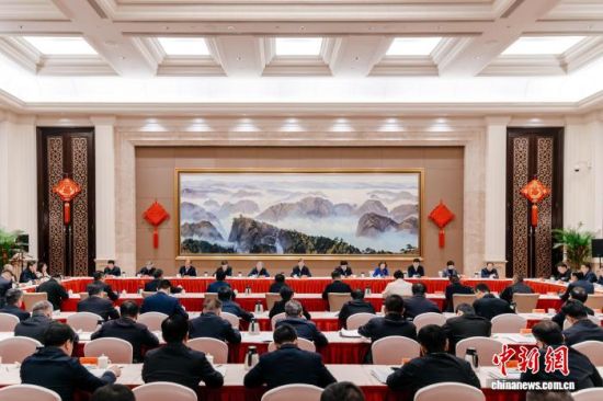 2��24�գ�����ʡί��ʡ���������������ԡ��´���һ�ᡱ��ʽ���ڸ����ٿ���Ӫ���ô�����ʿ��̸�ᡣͼΪ�����ֳ����������� ��