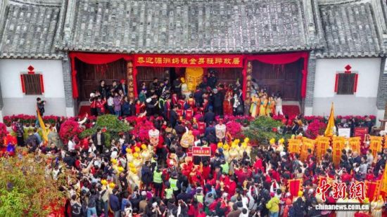 2��24�գ���̨ͬ������������������ֹʾ�ʡ�ײ�����ڸ����������޵����С����ִ�ʢ ��