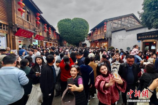 2��23�գ����ڼ������һ�죬���������Ϻ�ְ��������������οʹ򿨡���������� ������ ��