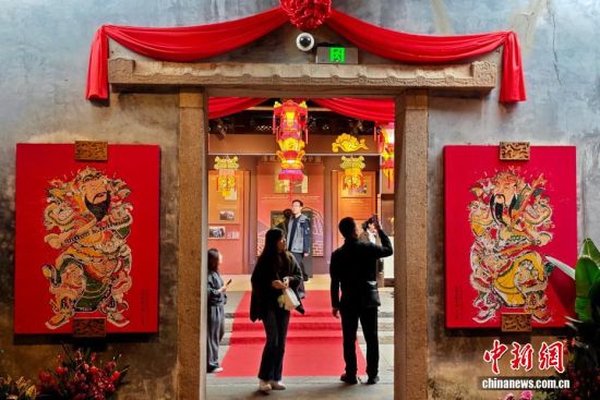 2��23�գ����ڼ������һ�죬�������������������������οͲιۡ���������� ������ ��