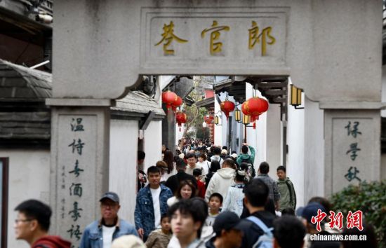 2��23�գ����ڼ������һ�죬�������������������������οͲιۡ���������� ������ ��