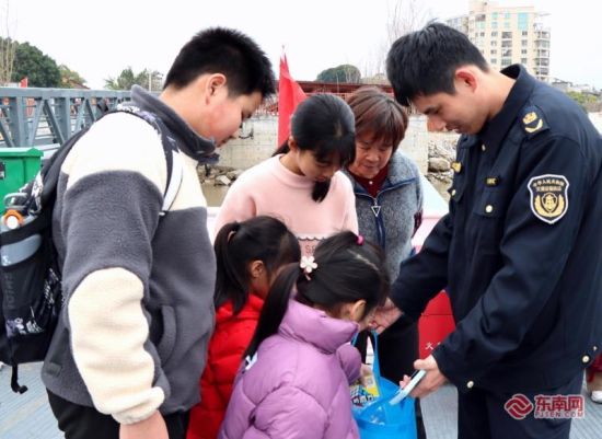 ������ԱΪ���������ϡ���ѧ������