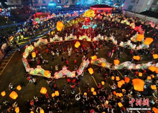 188��ƴ�Ӷ��ɡ��ܳ���ǧ�׵ľ�������������Ծ����������׷������������Ԫ����һ�����ƻֺ������ʢ���ڹ���Ľ�����Ұ���������ݡ����������� �ű� ��