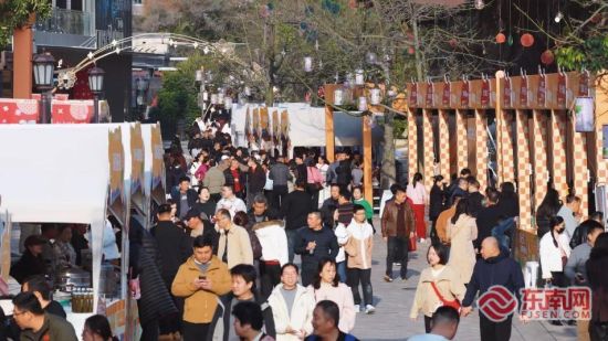 �ֳ������˴�����������ο͡�