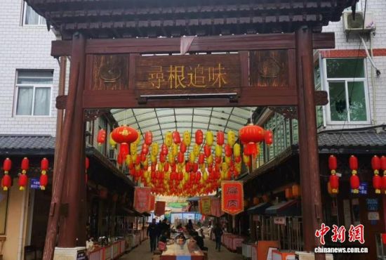 3��8�գ�����ʡ������ɳ������ï�����塰Ѱ��׷ζ������ζʮ�㡣���׳��� ��