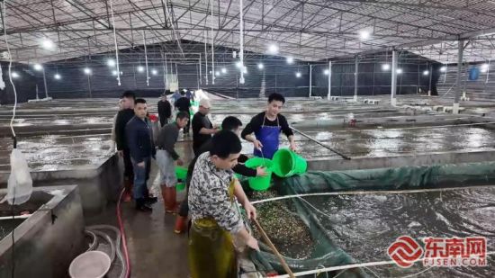 ��������糵���ڹ�����Ա����������ϼ������ý������ ��ͼ