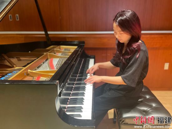 ����ͼΪ�����������ټ�����������������ѧLeah Smith�ݽ������ࡶ���ŵ�����ɢ�ġ�(�ܷ��߹�ͼ)