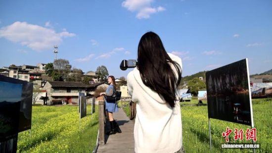 ��ý���ҵ�������С��ױ��� ��