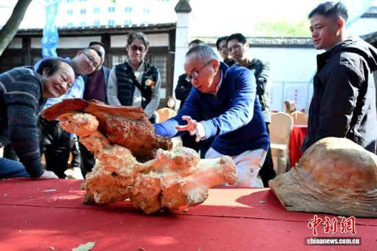 3��12�գ��ڸ��ݾٰ��Э����̻�У�������������ľ����Ʒ�Ĵ���˼·������������� ���� ��