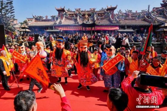 3��12�գ���200�����ɱ����ڸ�����Ȫ��ͨ��������������㡣ͼΪ���ױ��ݡ�Ȫ��ͨ����������ͼ